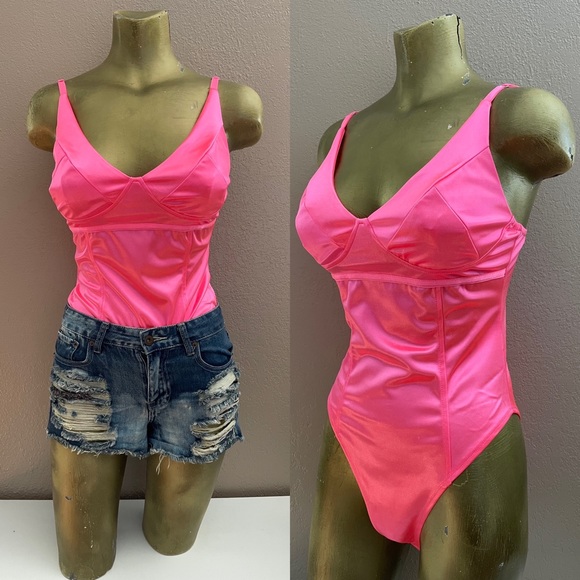 TRACY ANDERSON Chic NWT Dayglo NEON Flouro HOT PINK Festival BODYSUIT Medium - Picture 1 of 9